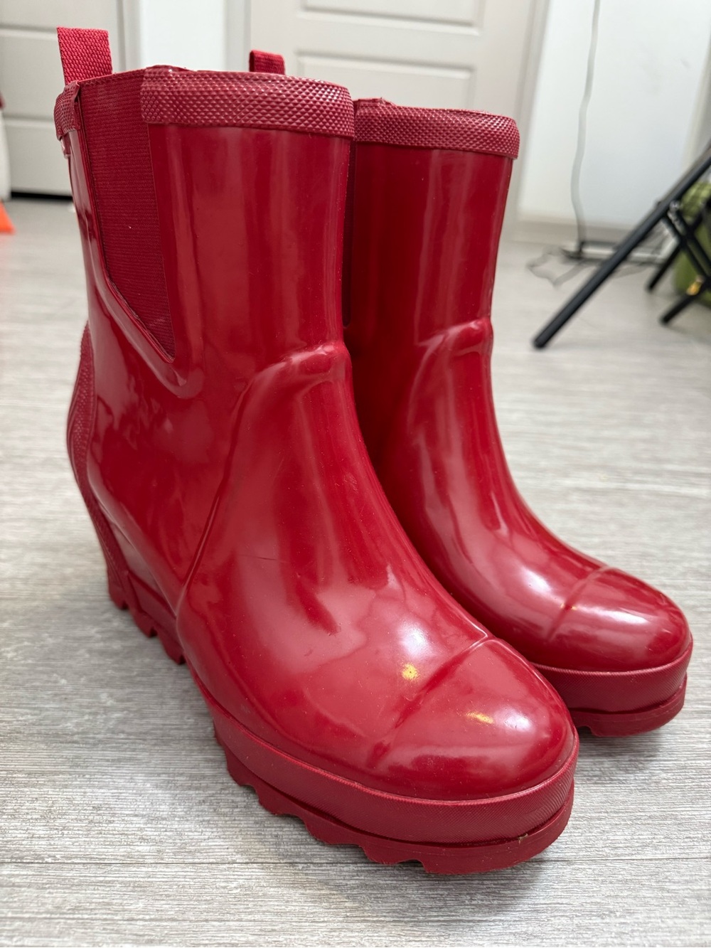 Sorel Joan Waterproof Chelsea Rain Boots Red Women’s Size 9 Rubber Lug Sole